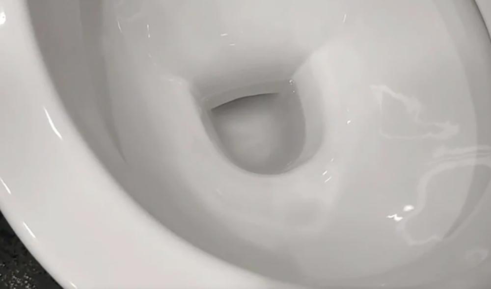 В ванной раковины унитазы чистят сколько раз. Отмываем унитаз от ржавчины. Как отмыть черный налет на дне унитаза. Налёт в унитазе удалить механическим способом.